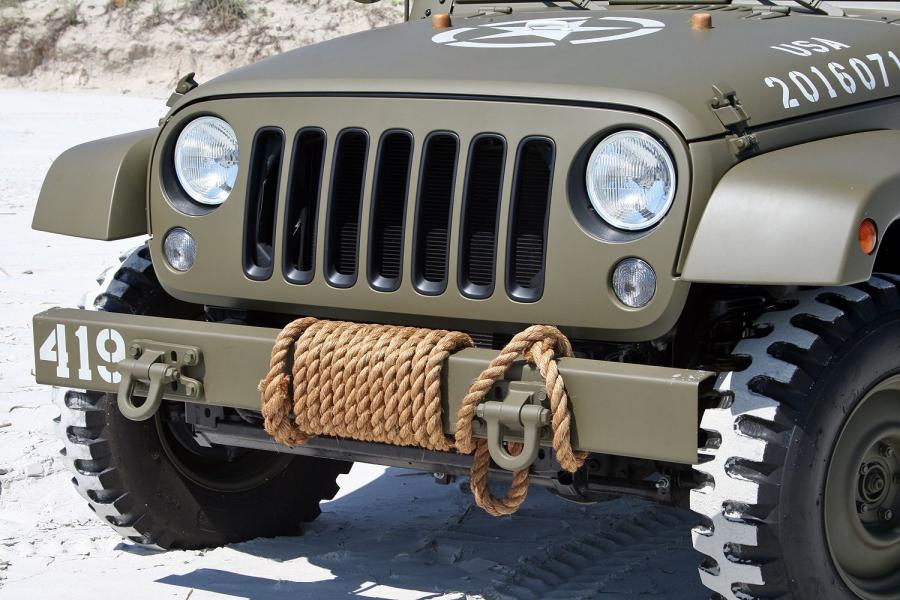Детали экстерьера Jeep Wrangler 75th Salute Concept (JK) 2016 года  (фото 11 из 12)